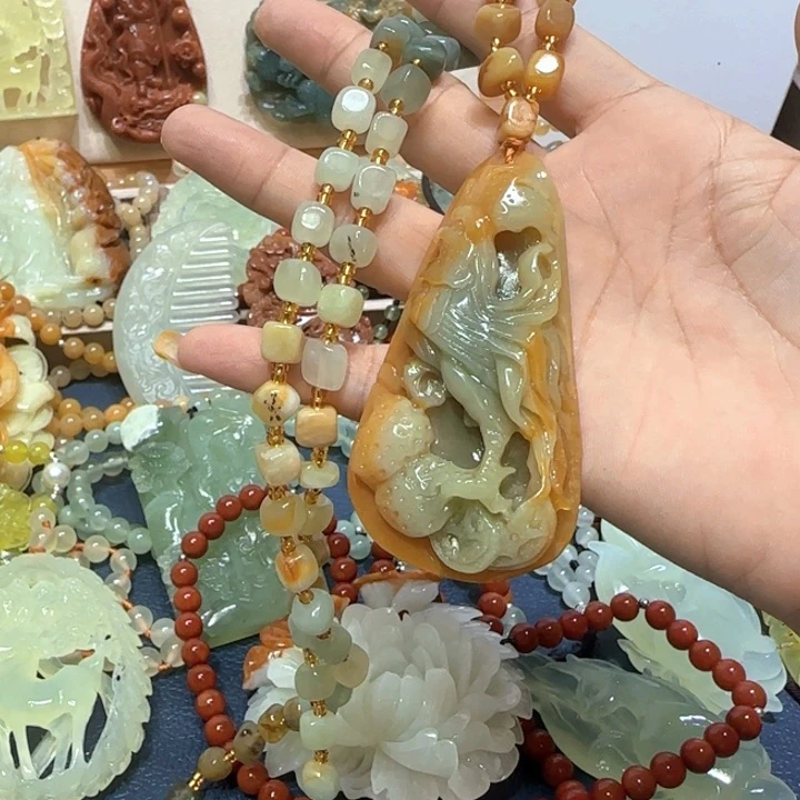 合金蛇纹石玉吊坠