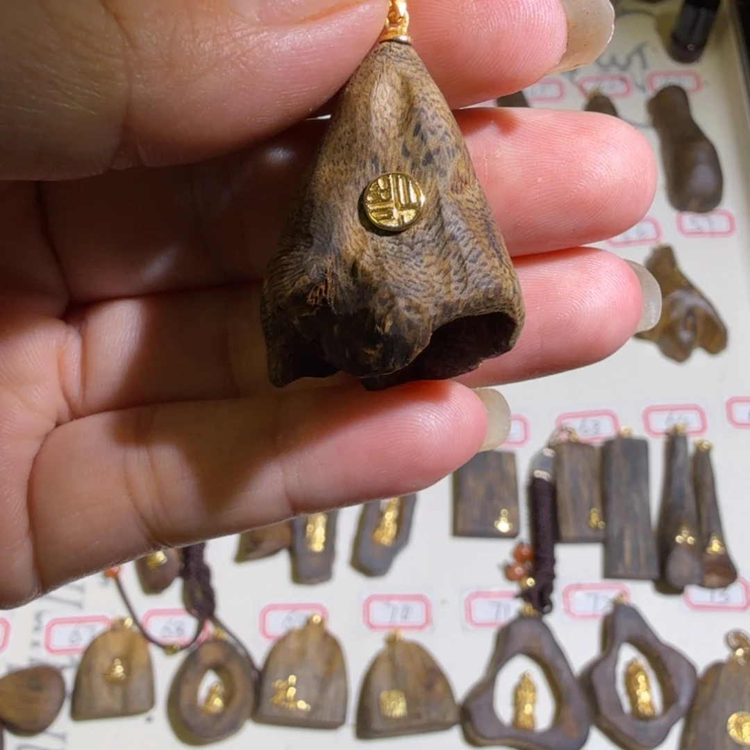 *****奇楠沉香小树丁口。