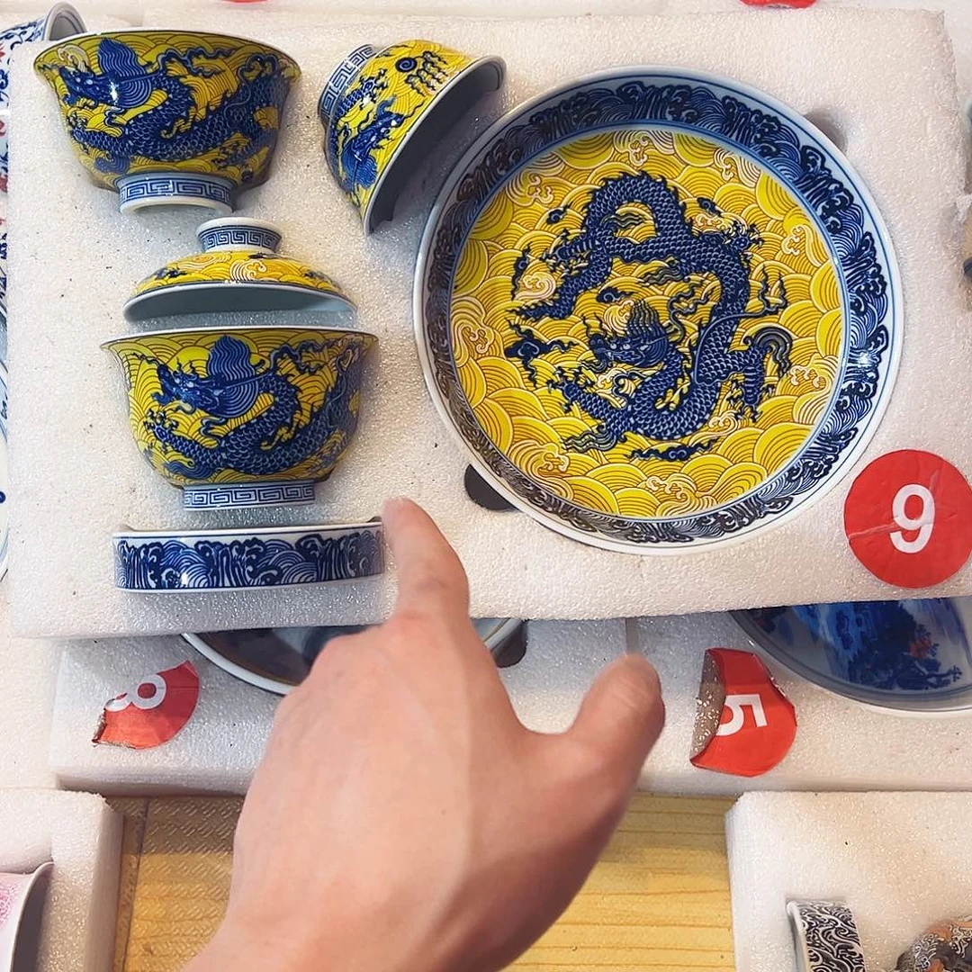 追***。黄釉海水龙纹五件套