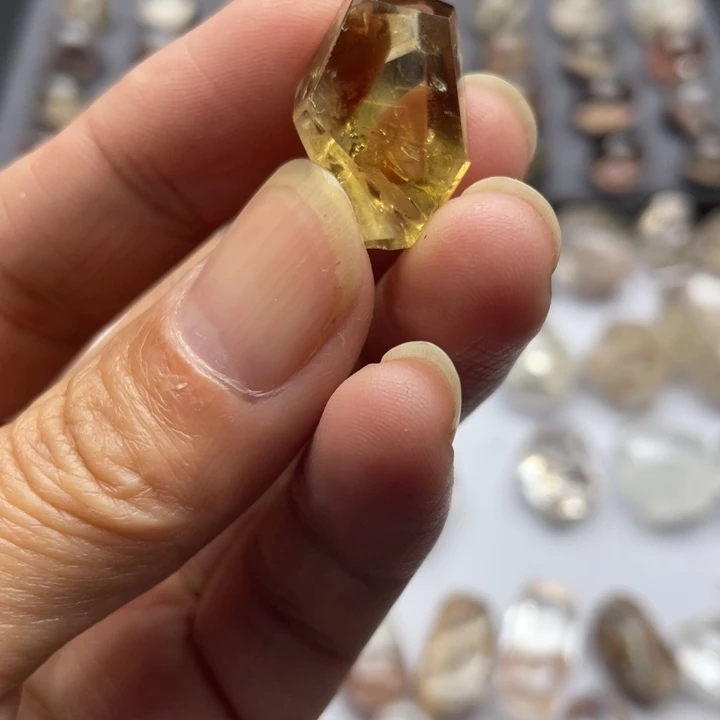 杨***馨纯天然粉色幽灵碧玺（处理）