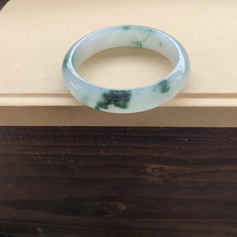 糯冰细腻飘花手镯，特价26800圈口58-14.2-7.6，天然翡翠缅A完美