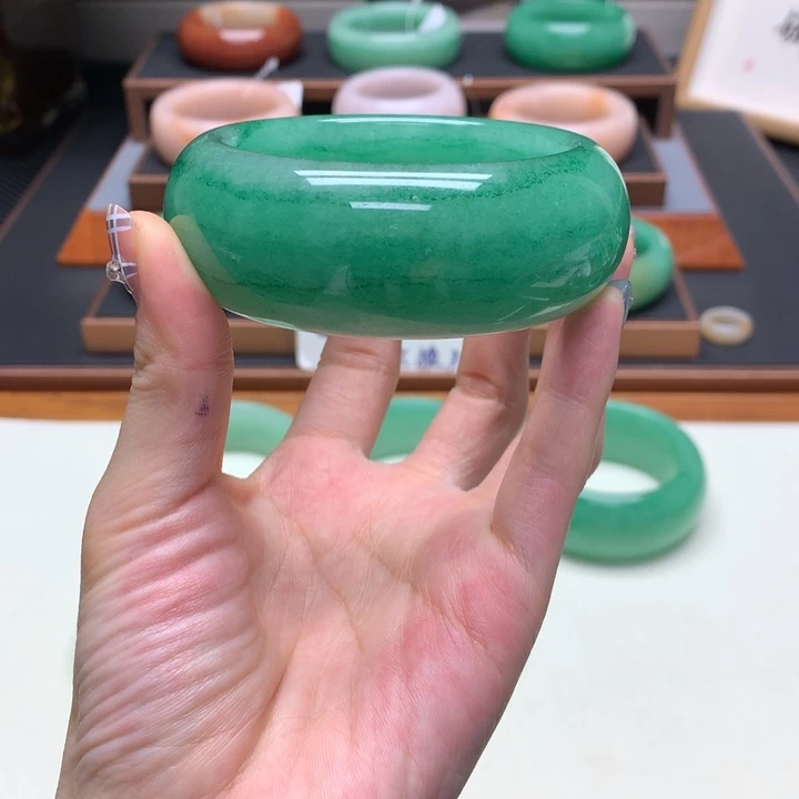 噗***d石英质玉（非洲翠）合金佘太翠
