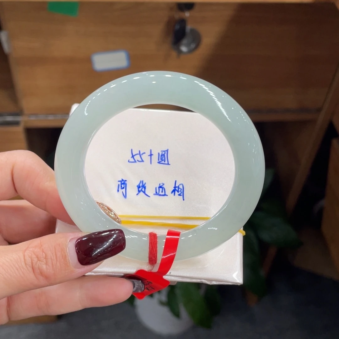 翡翠手镯未镶嵌天然翡翠