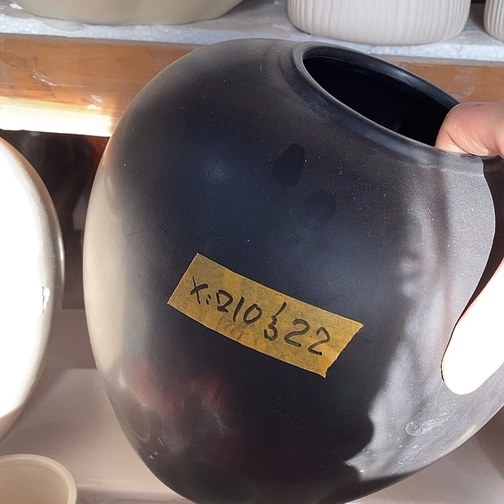 陶盆有孔 瑕疵针孔漏釉介意勿拍外高 22外口11