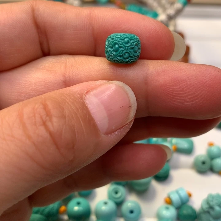 绿松石未镶嵌颈饰