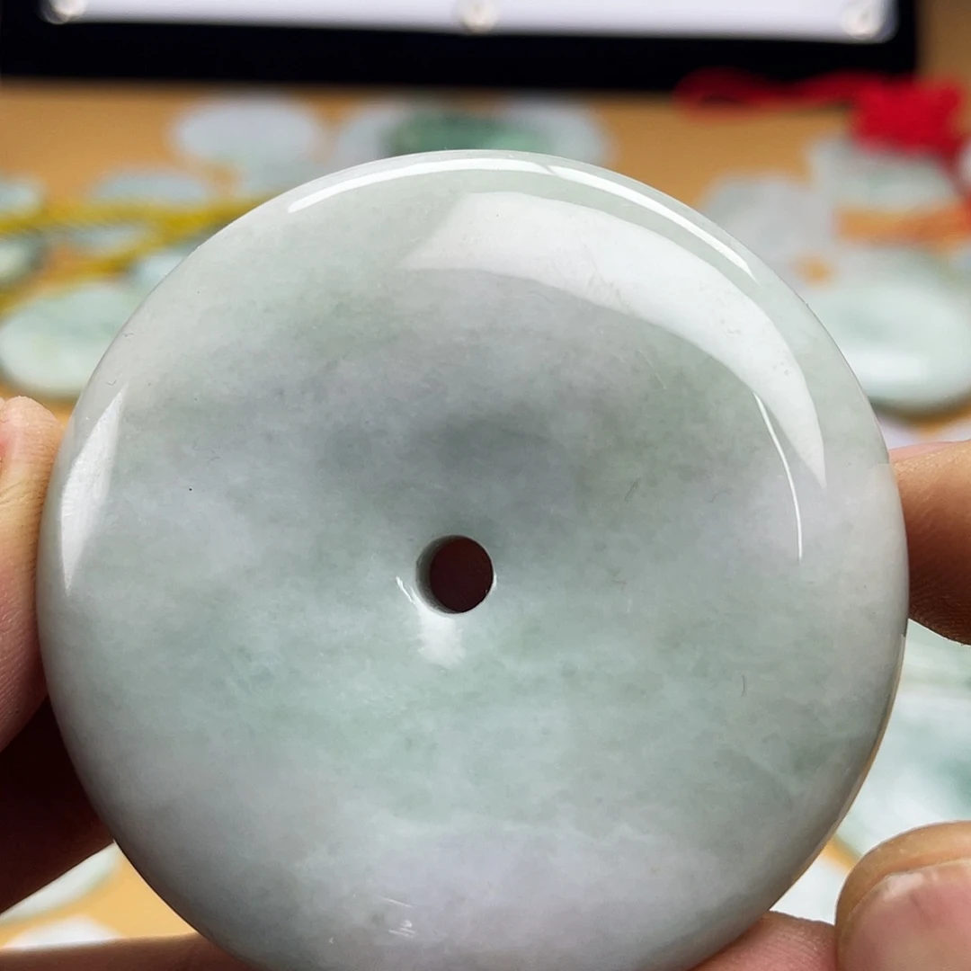 翡翠未镶嵌颈饰平安扣