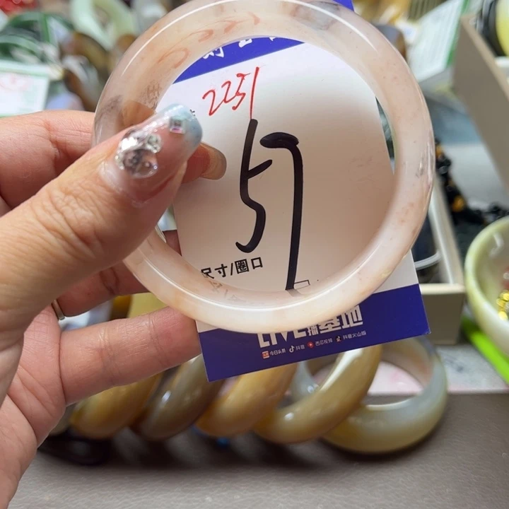 石英质玉手镯未镶嵌