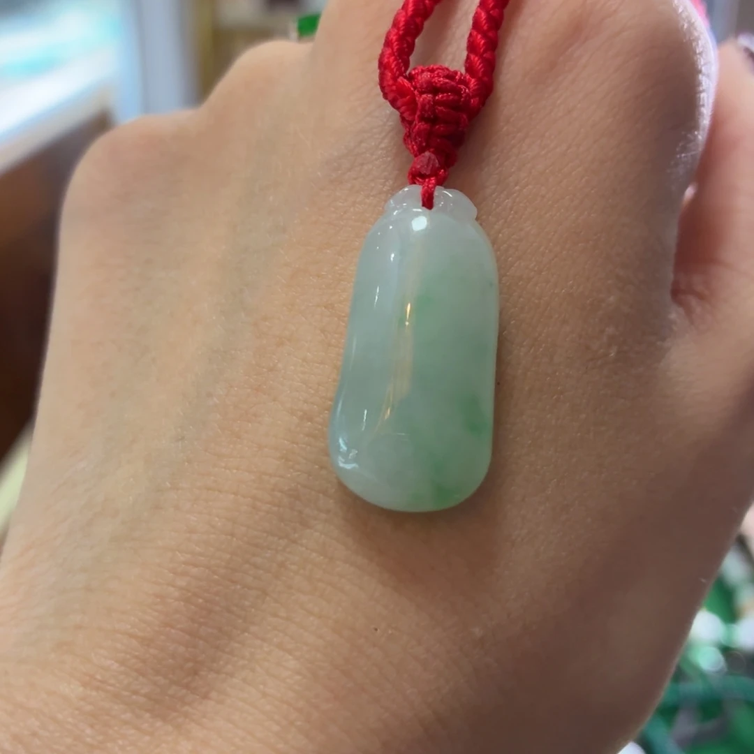 翡翠未镶嵌颈饰白底青福瓜