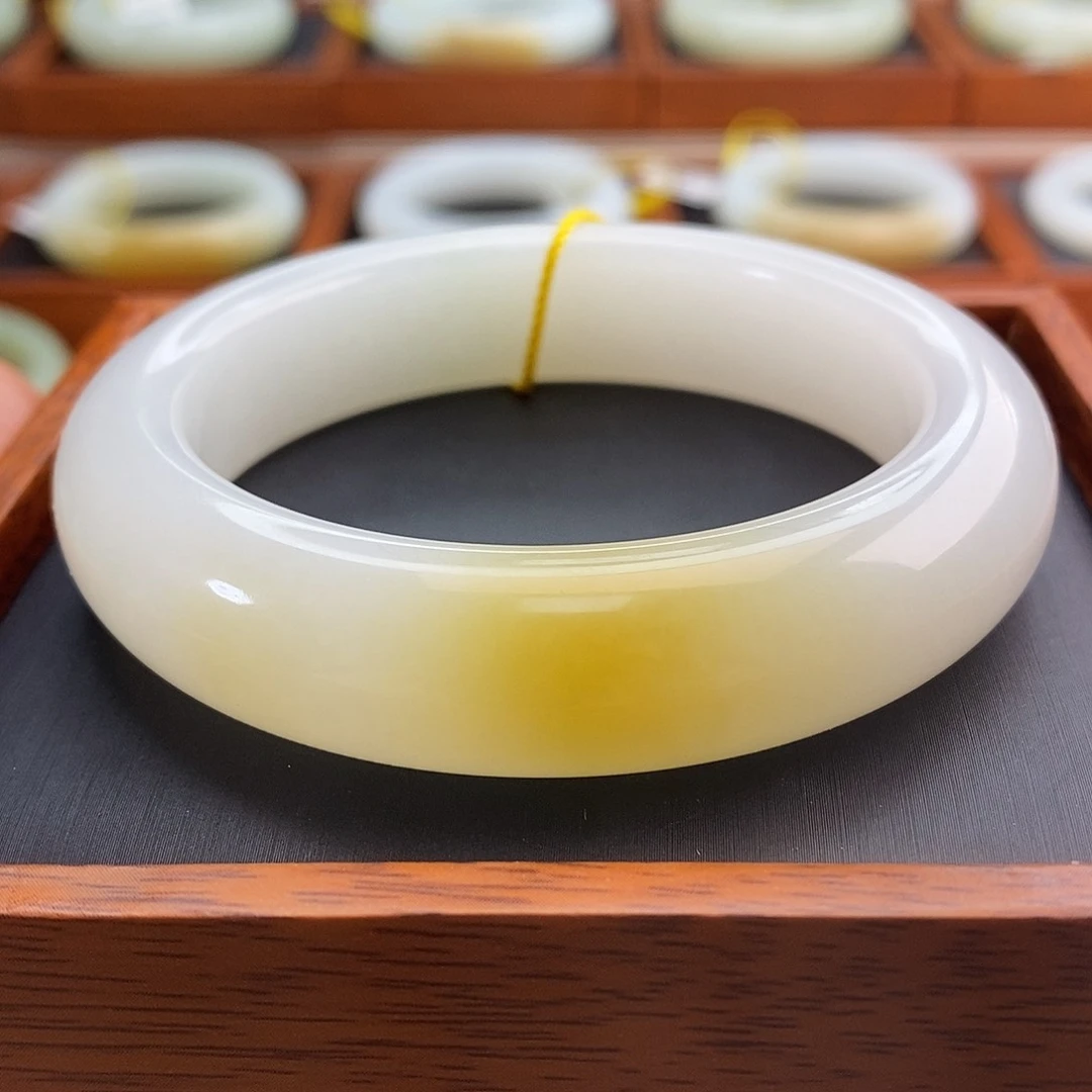 和田玉（糖玉）手镯未镶嵌