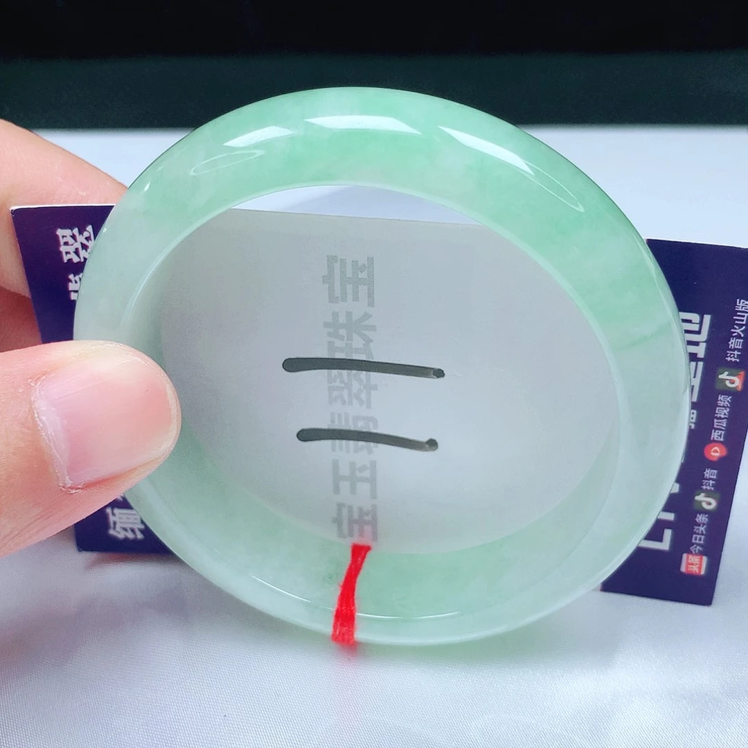 翡翠手镯未镶嵌58圈口
