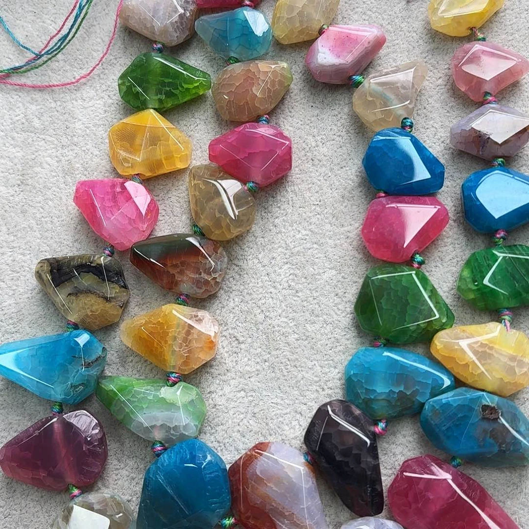 玛瑙/玉髓未镶嵌珠宝半成品彩龙纹尖尖一条