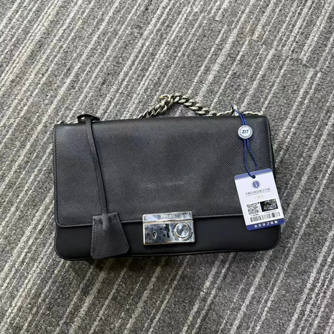 95新 Prada/普拉达 黑色相机单肩包/非真假不退补不换