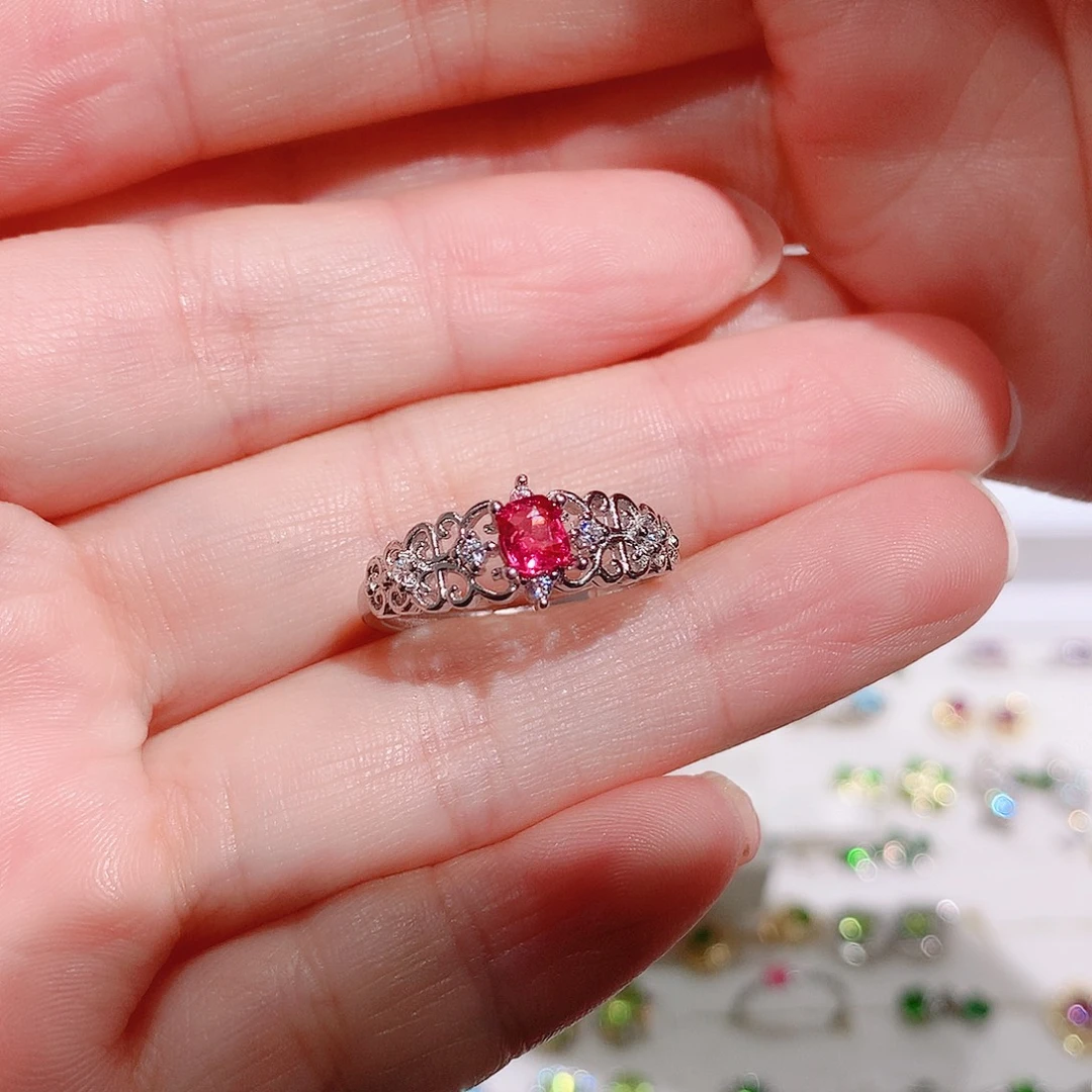 银S925镶嵌尖晶石戒指