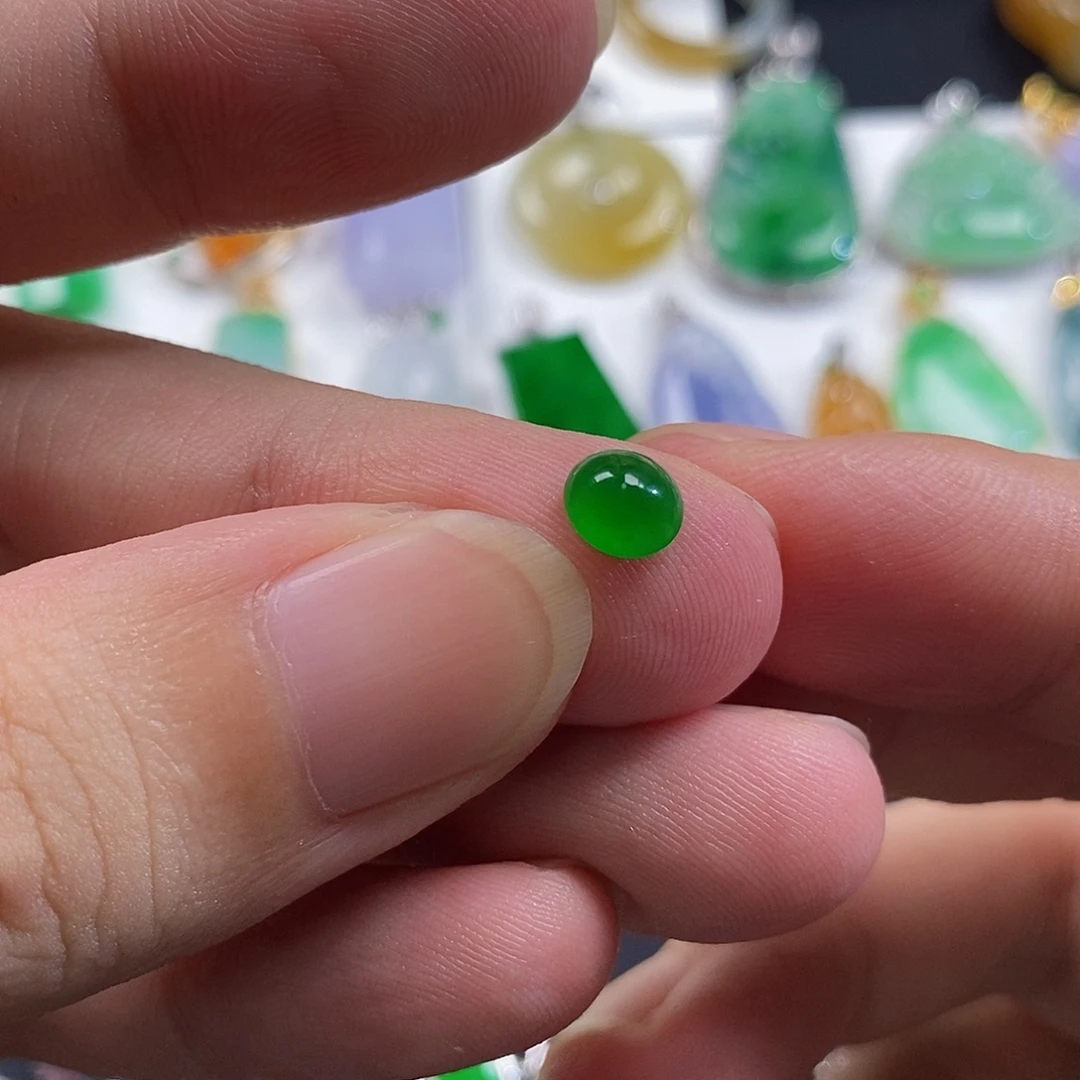 小***羊翡翠未镶嵌颈饰翡翠