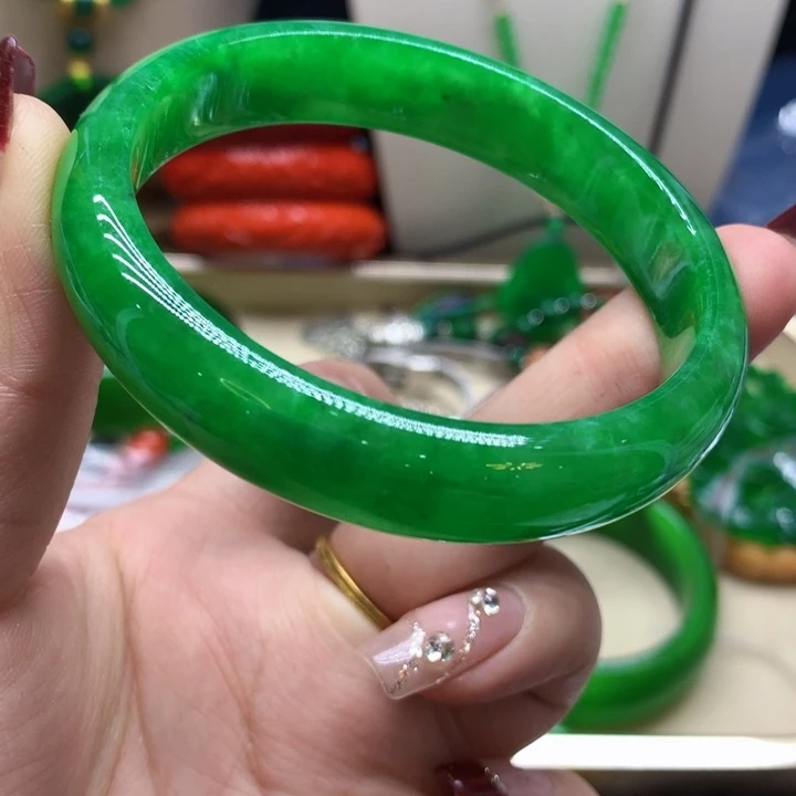 翡翠手镯未镶嵌手镯