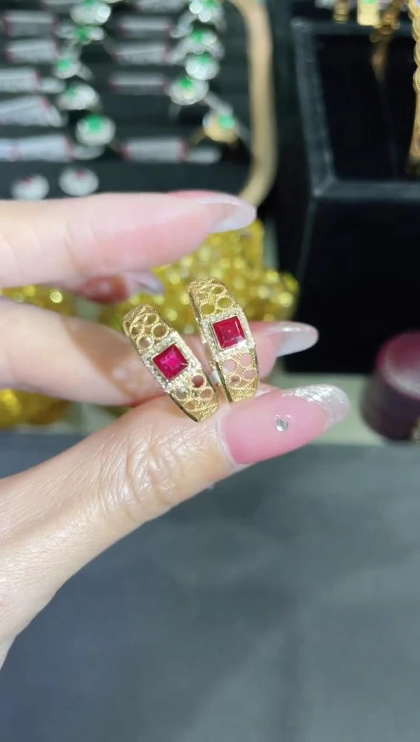 18K金镶嵌天然红宝石戒指方切 多样性发其一