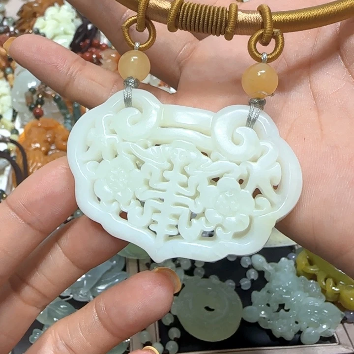 蛇纹石玉未镶嵌吊坠
