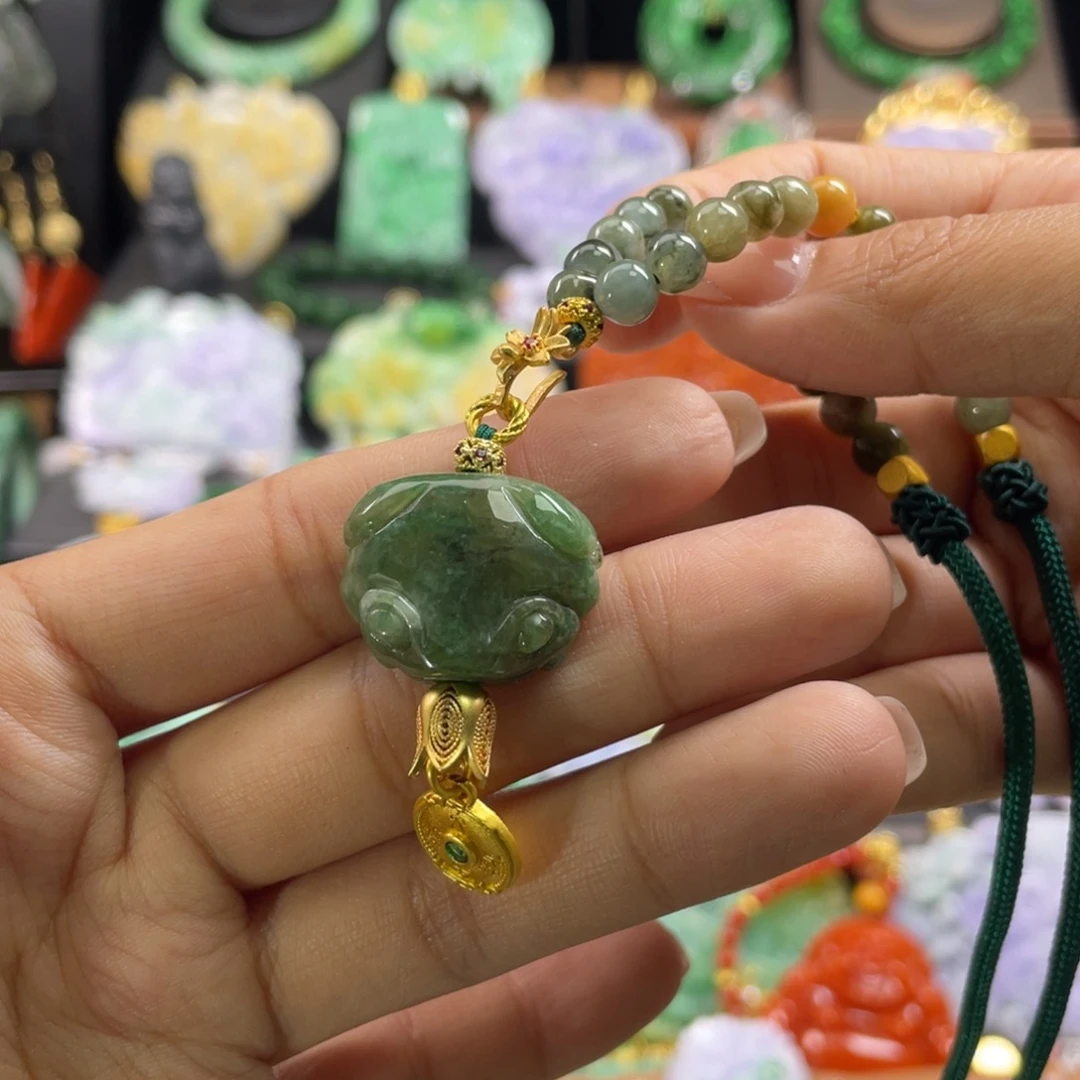 翡翠未镶嵌颈饰待编织