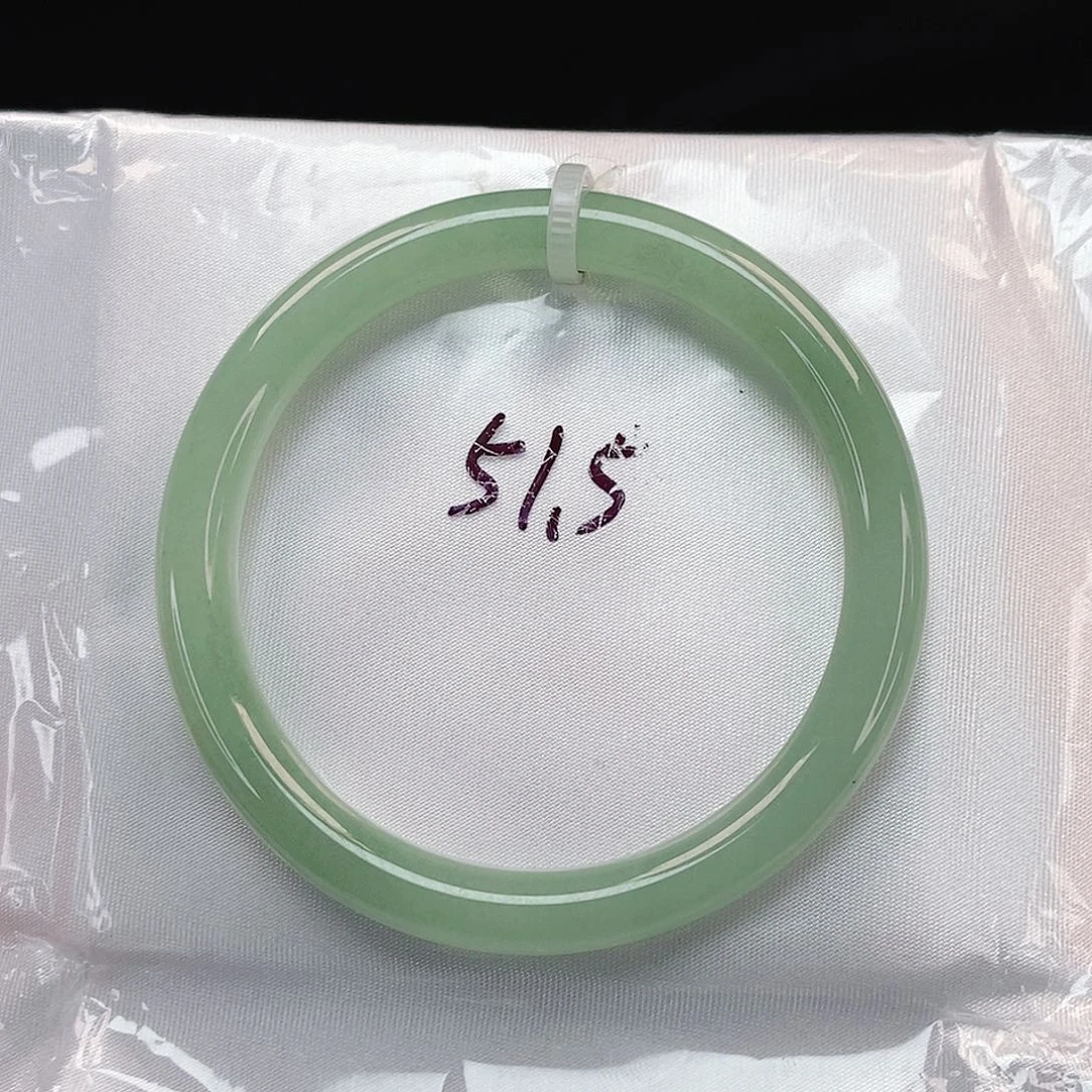 翡翠手镯未镶嵌美人条