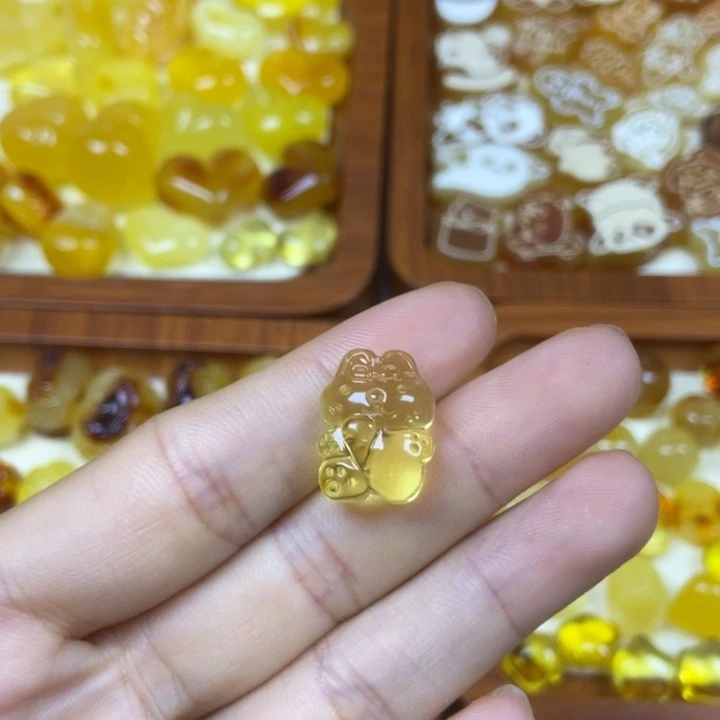 橄榄核吊坠小兔子117