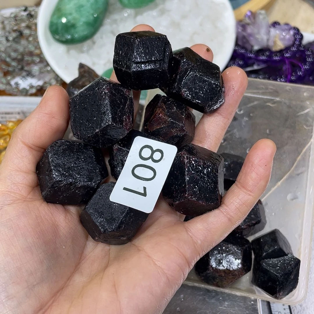 摆件……未镶嵌水晶8颗