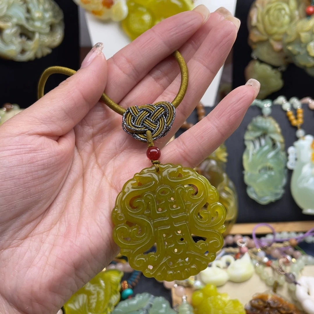 蛇纹石玉未镶嵌颈饰