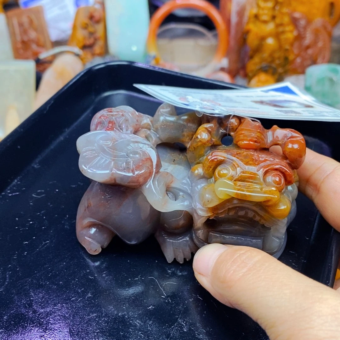 石英质玉（黄龙玉）未镶嵌颈饰
