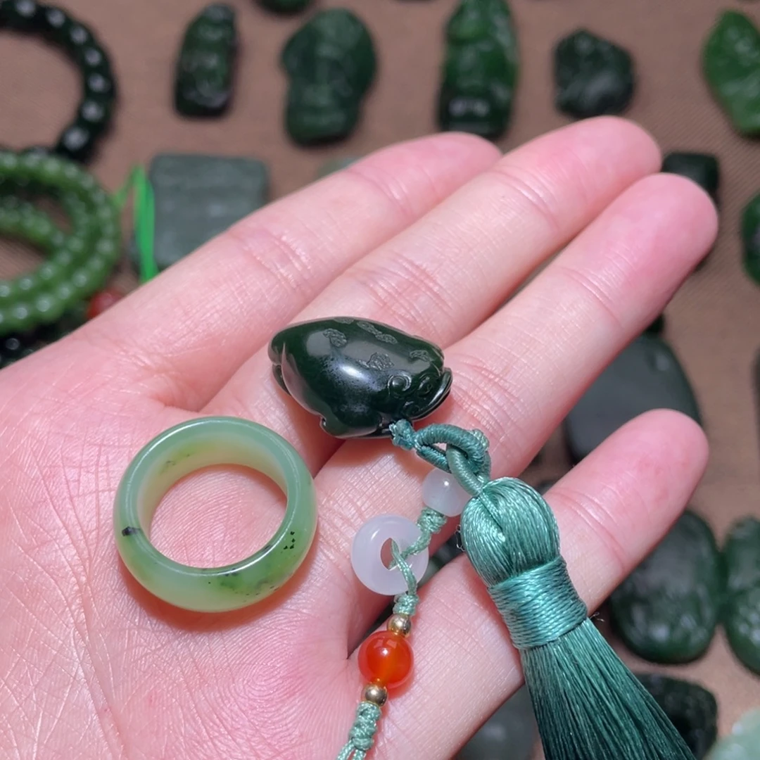 远***妇和田玉未镶嵌颈饰