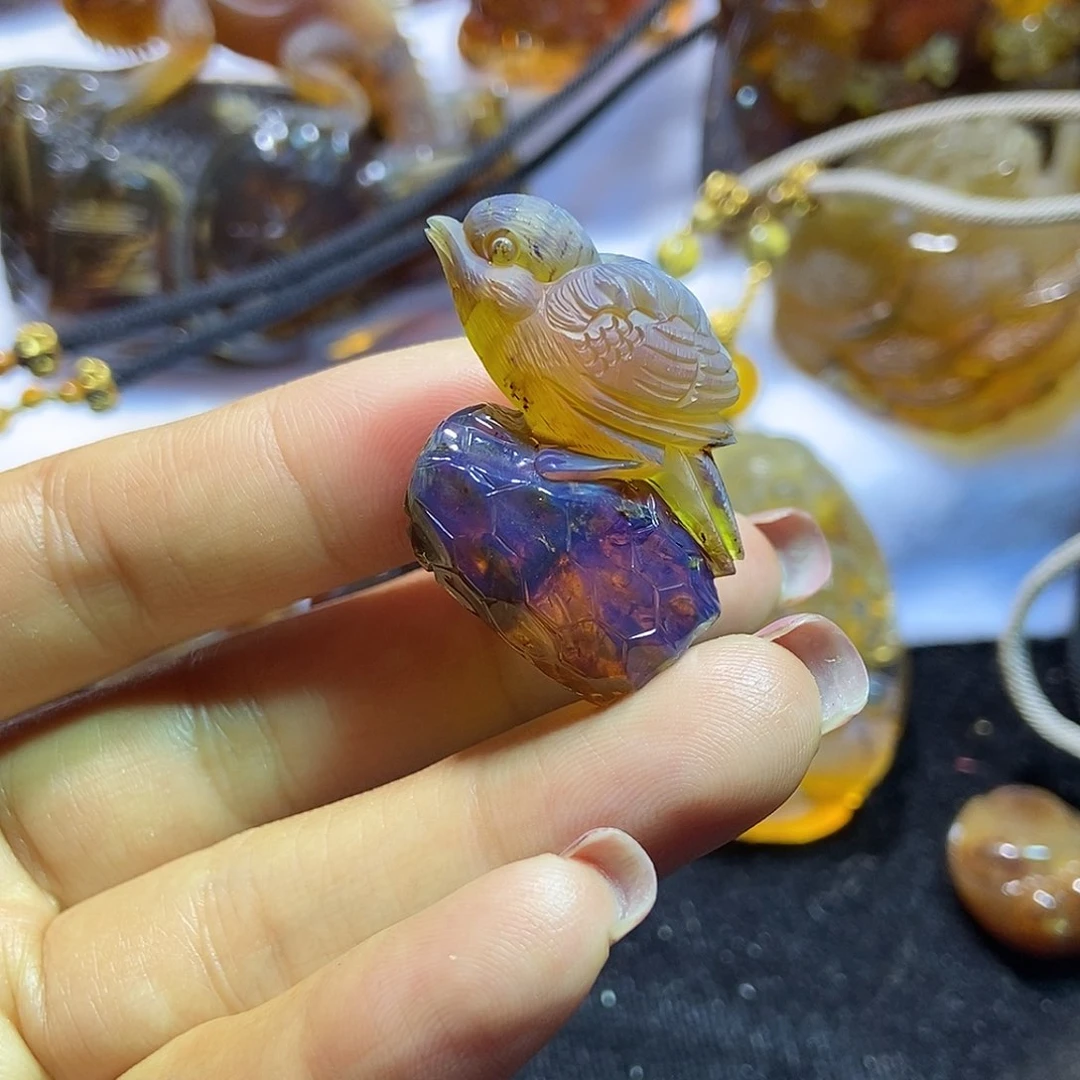 琥珀颈饰未镶嵌鸟