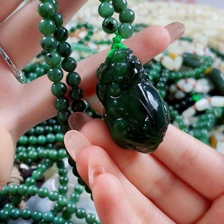 颈饰未镶嵌和田玉