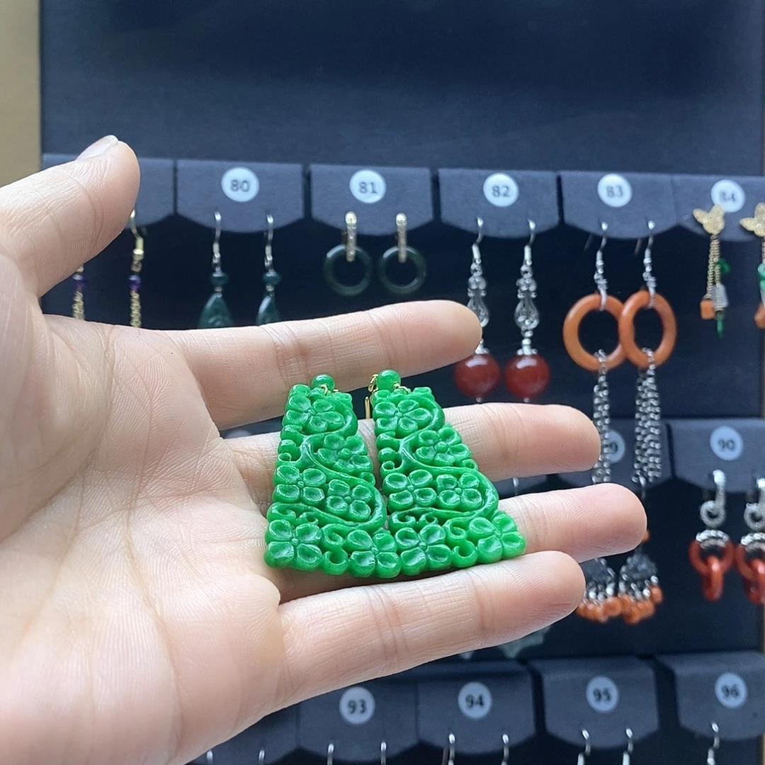 露***石英质玉（非洲翠）未镶嵌耳饰