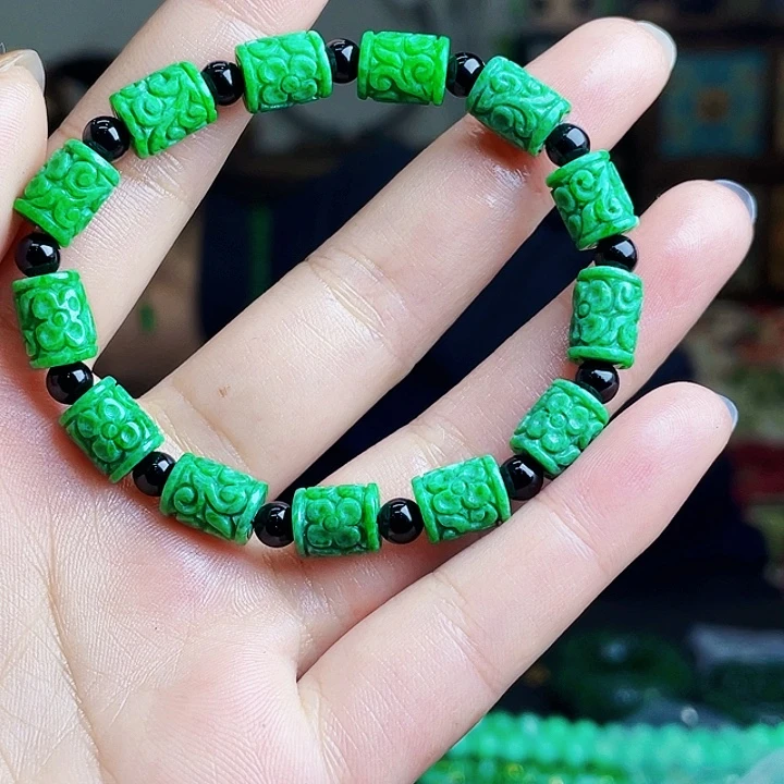 翡翠未镶嵌颈饰多样性