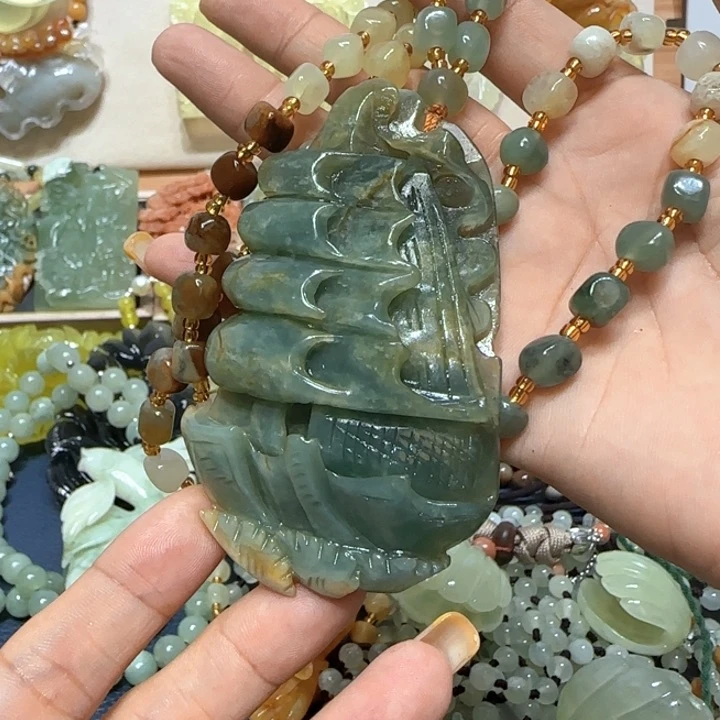 未镶嵌蛇纹石玉吊坠