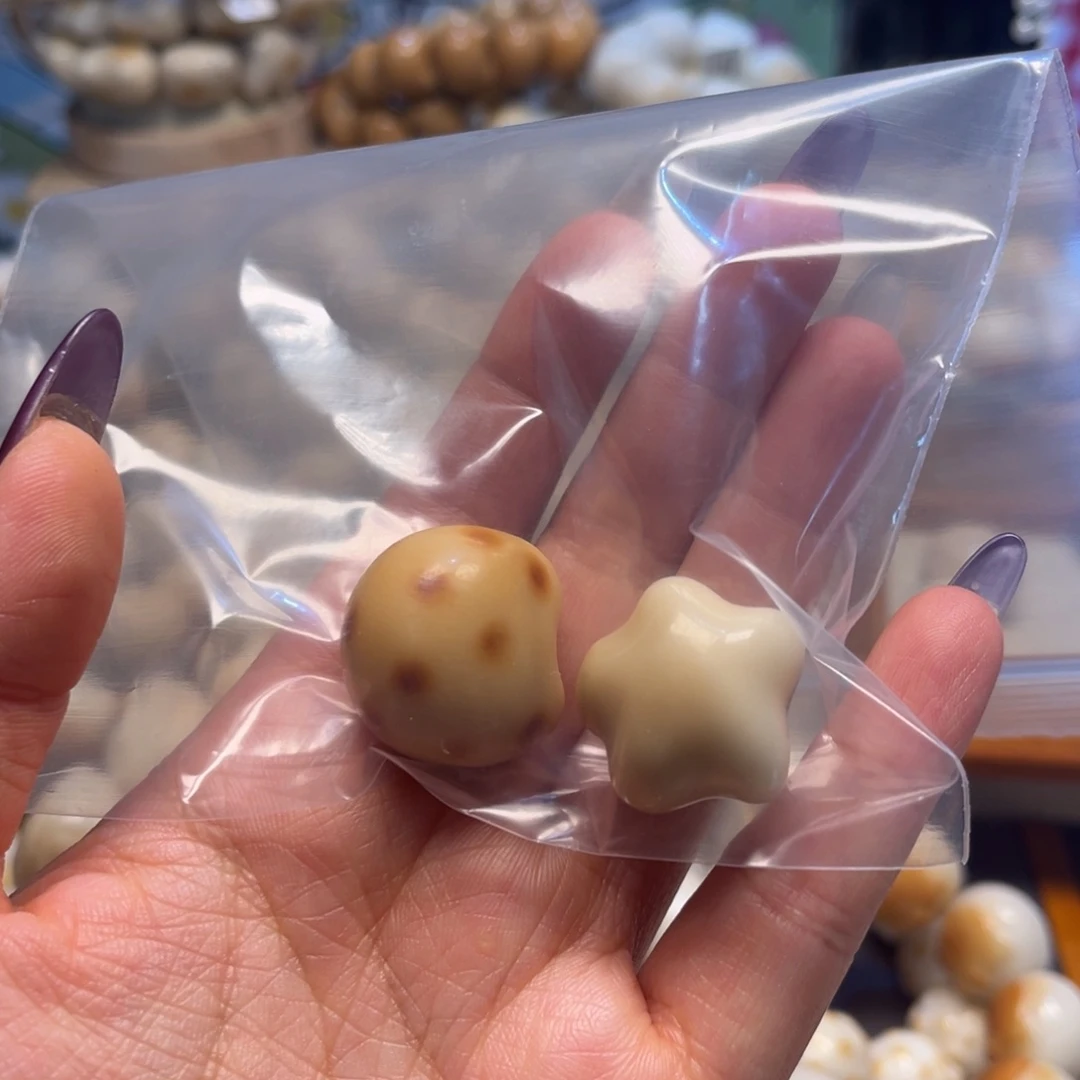 菩提根/象牙果吊坠12.30.81微瑕俩颗