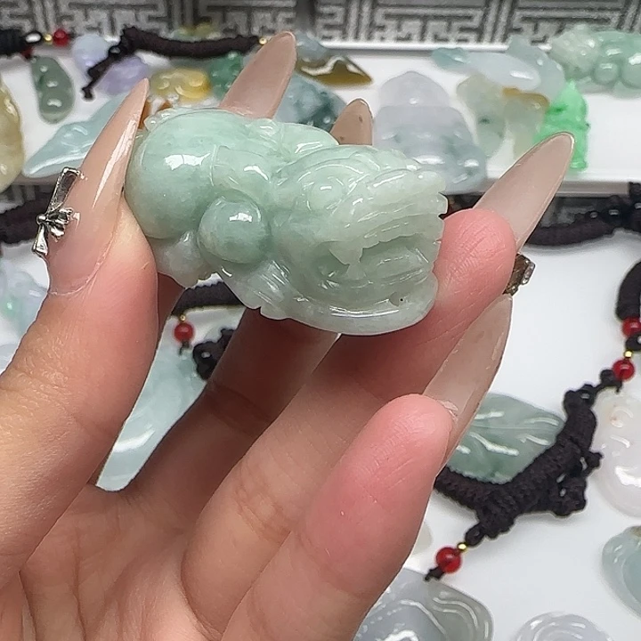 翡翠未镶嵌颈饰95