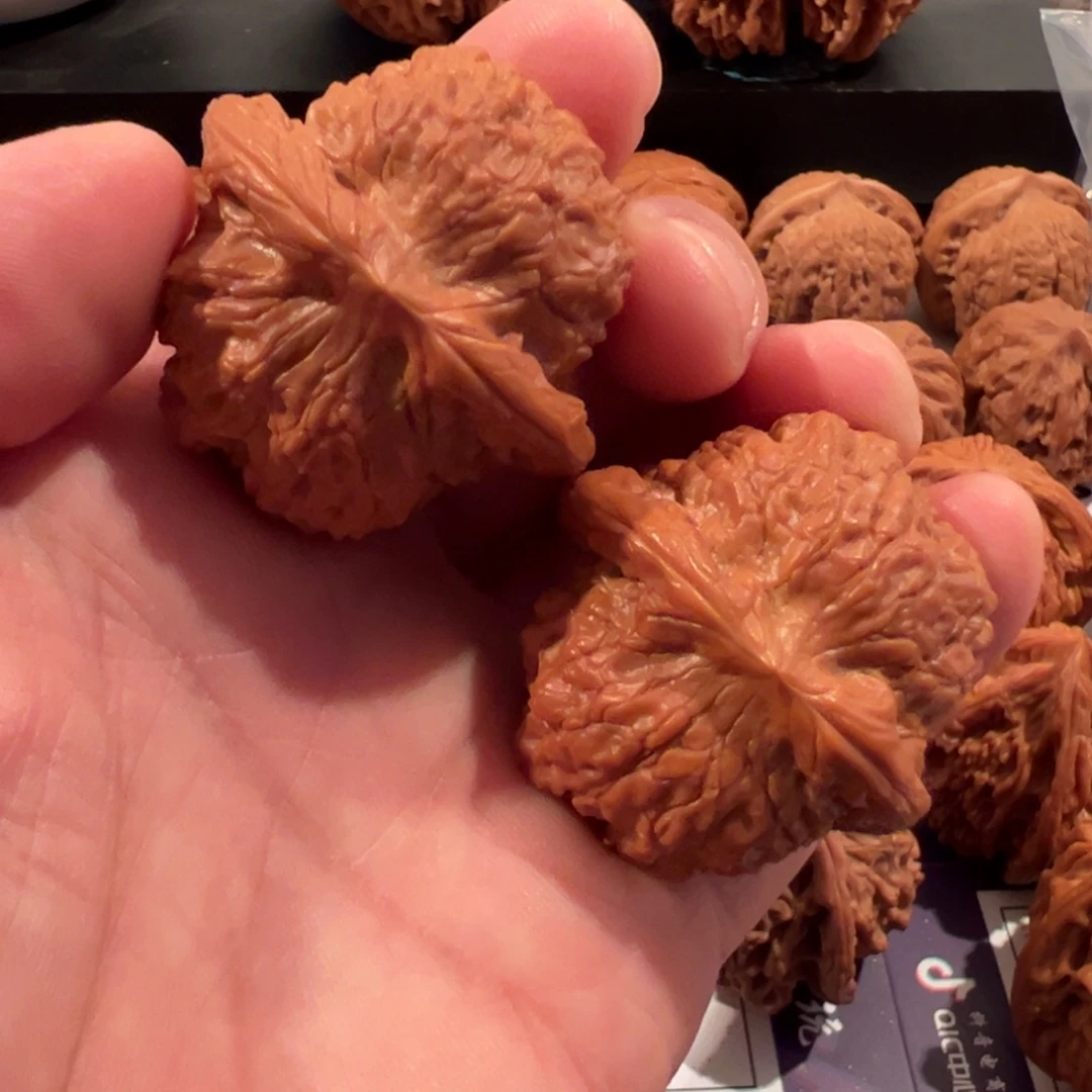 ****奥文玩核桃把件血麒麟40