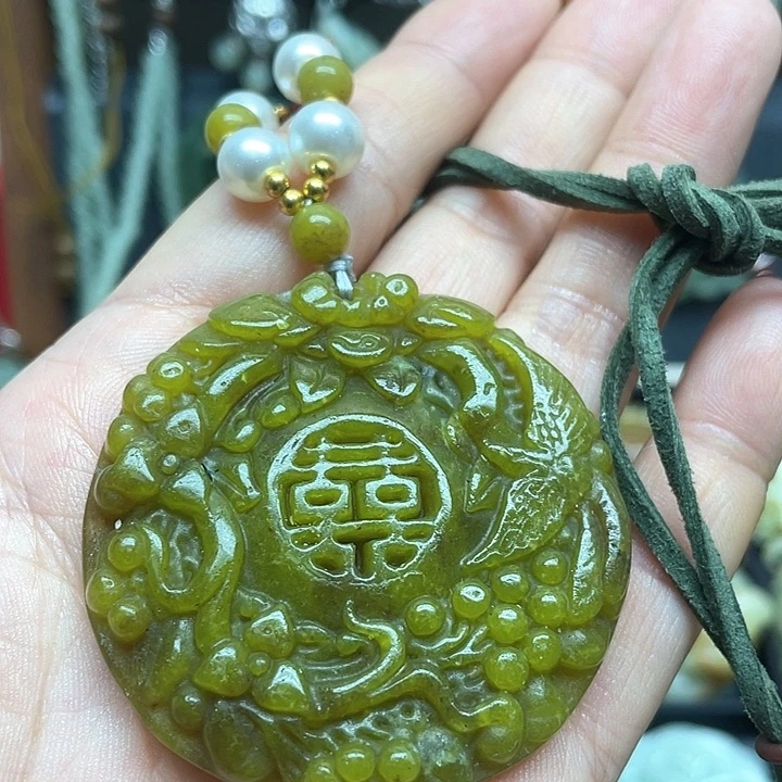 未镶嵌蛇纹石玉颈饰