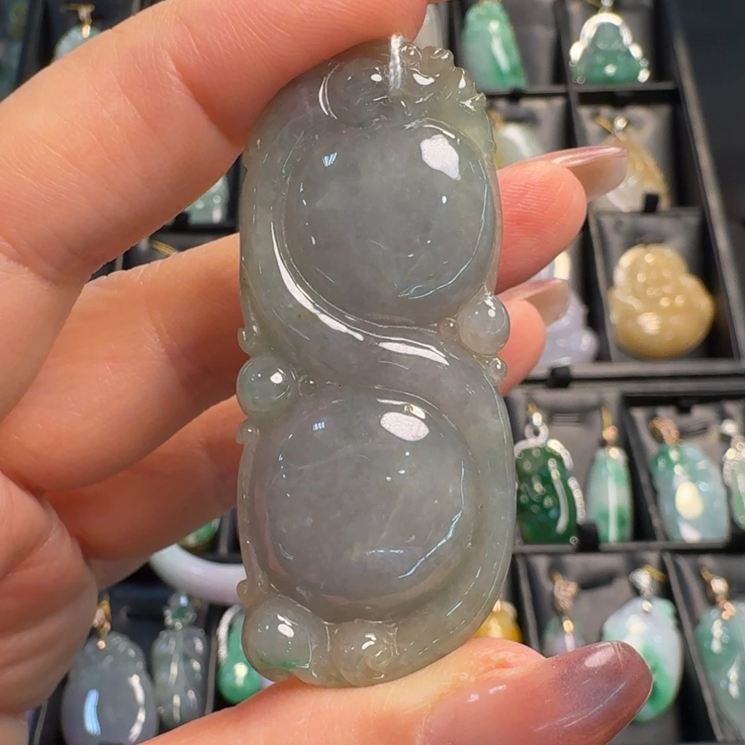 翡翠未镶嵌颈饰福贝