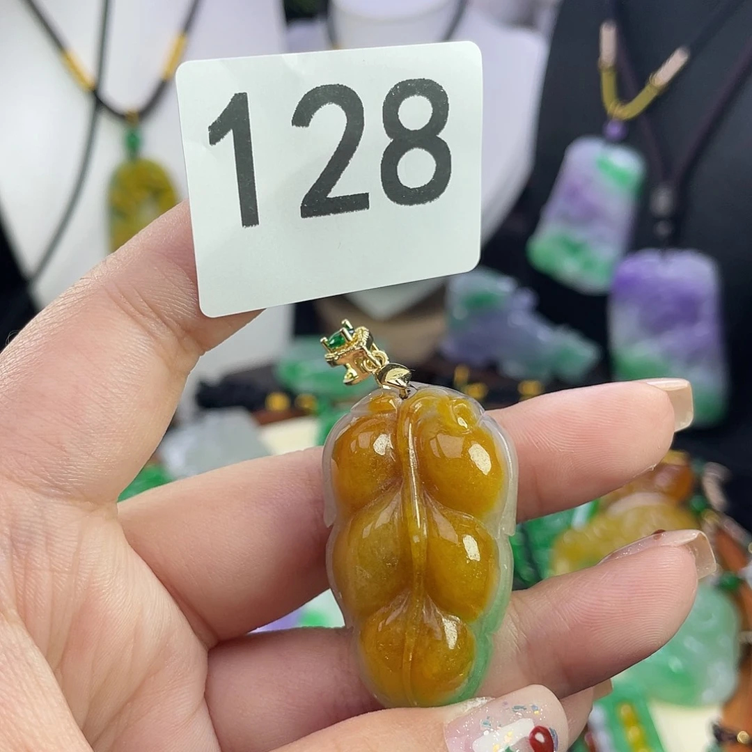 翡翠未镶嵌吊坠(赠链)