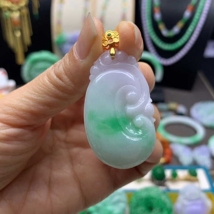 翡翠未镶嵌颈饰翡翠如意