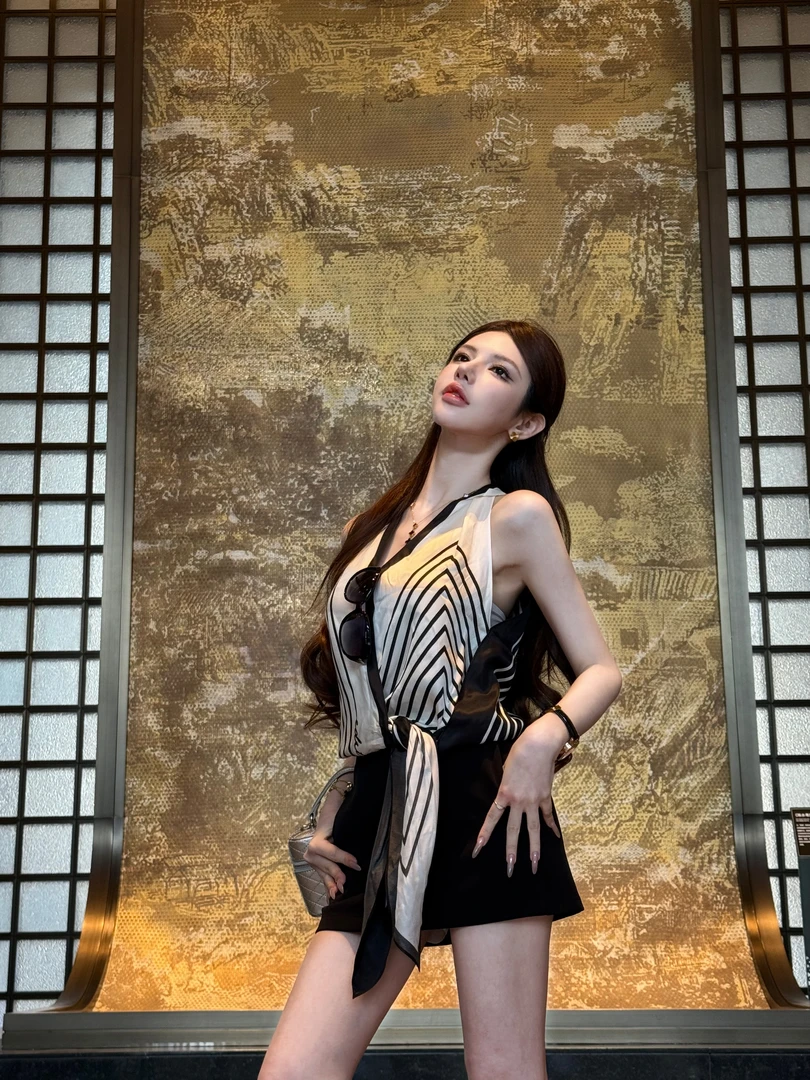 粉红PINK丨“月光奏鸣”设计感老钱百搭气质撞色上衣LWJ25B2T1389