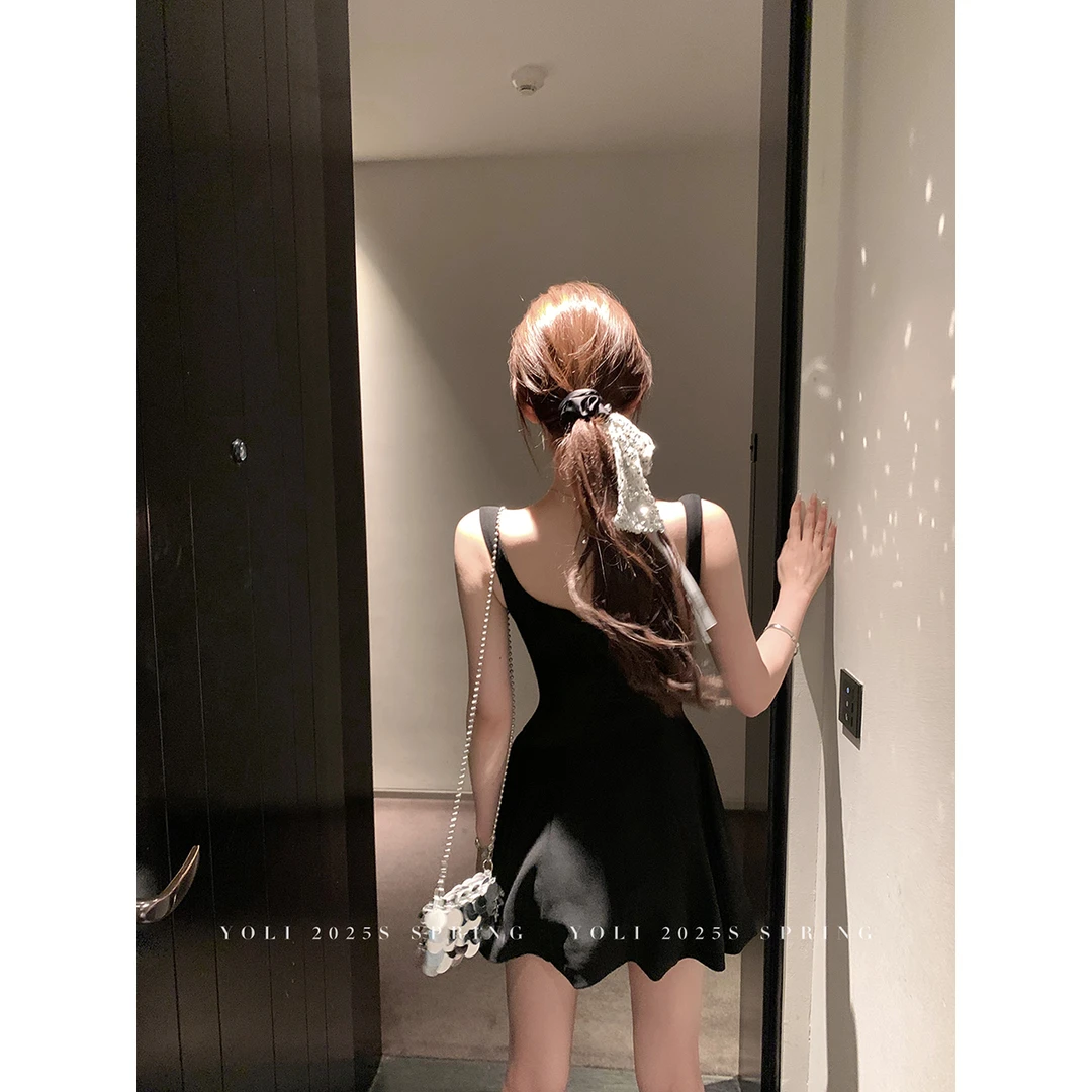 YOLI 张宥利 "绝对主角"吊带连衣裙