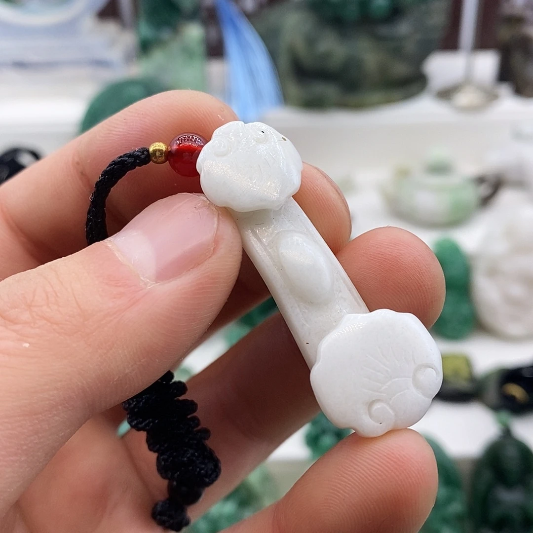 独山玉未镶嵌颈饰