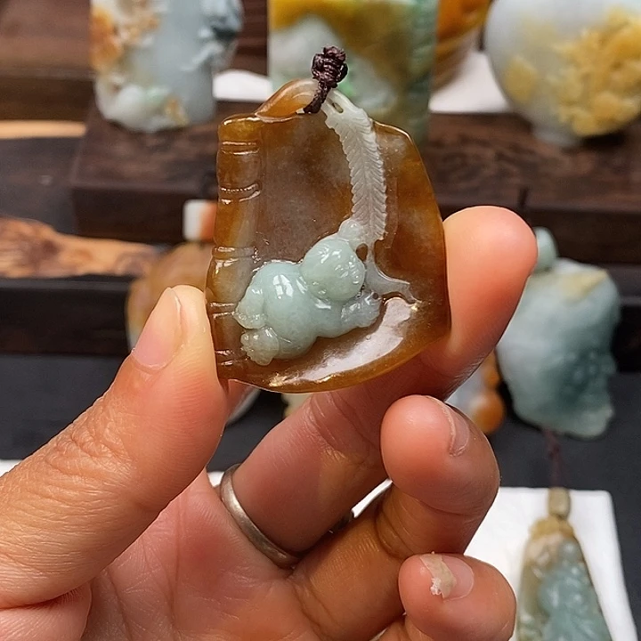 钱****定制翡翠未镶嵌毛货抛光