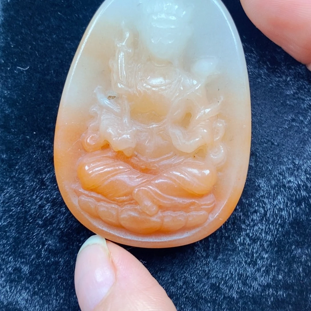 未镶嵌石英质玉（黄龙玉）颈饰