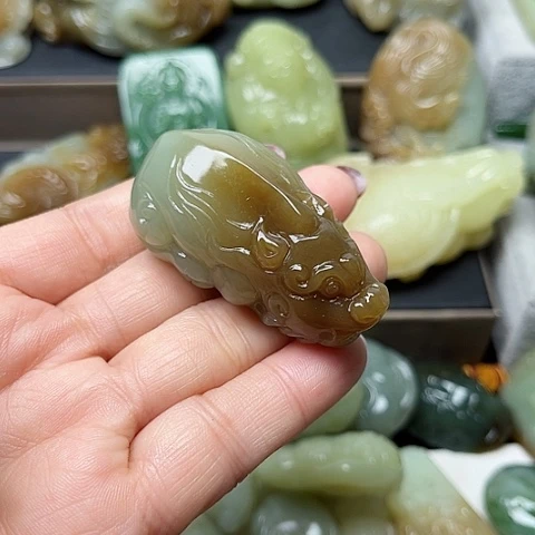 颈饰未镶嵌和田玉邱*山