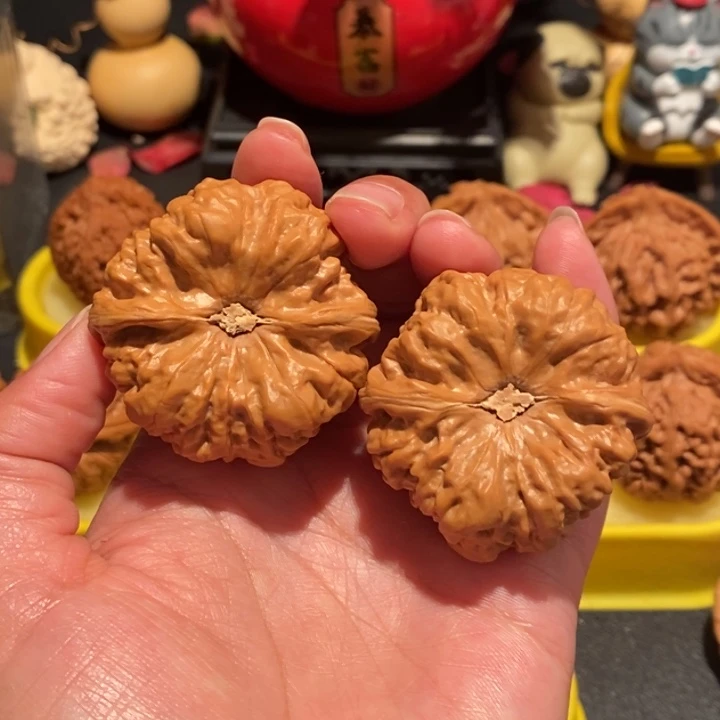 易****)文玩核桃45.5尺蛤蟆头