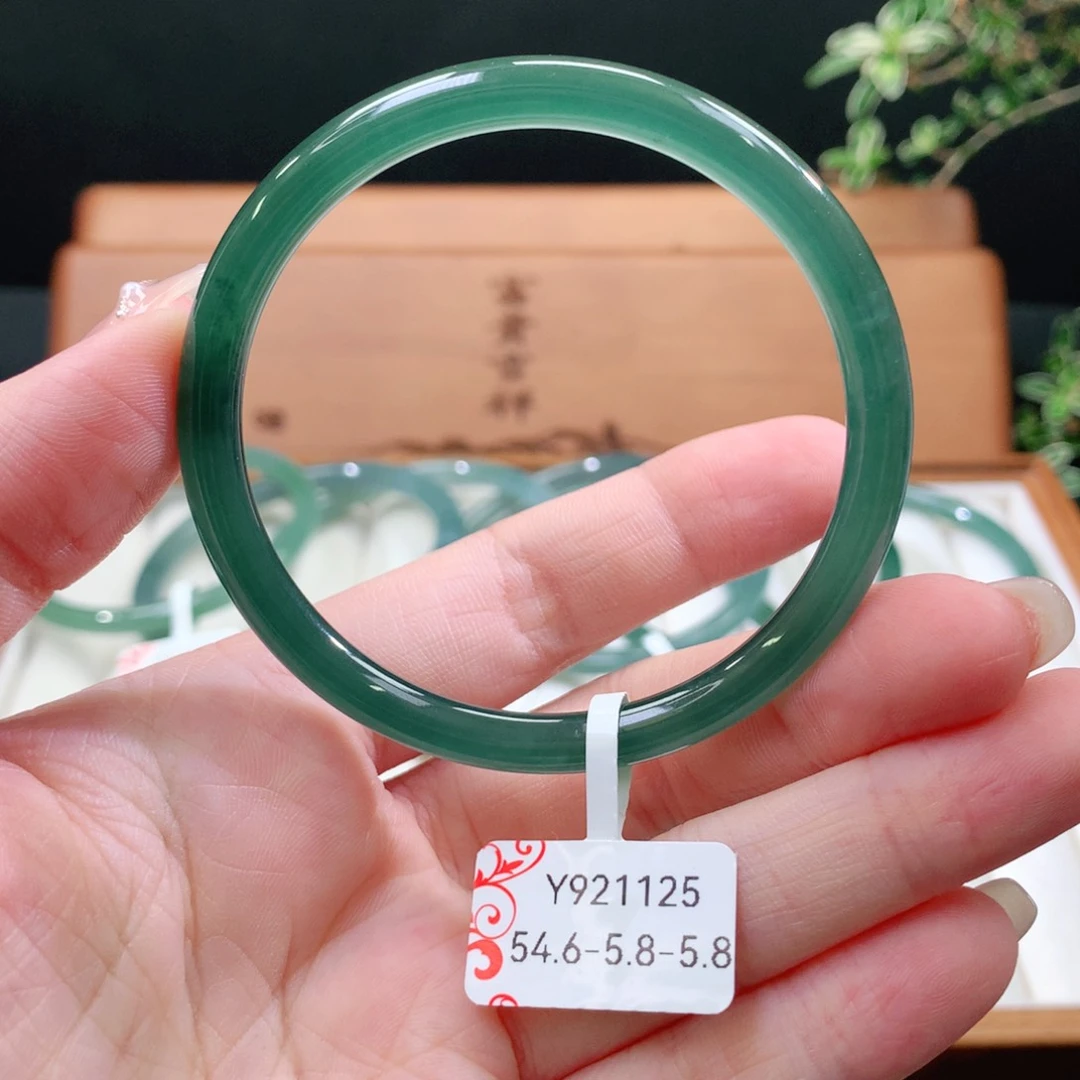 翡翠手镯未镶嵌天然
