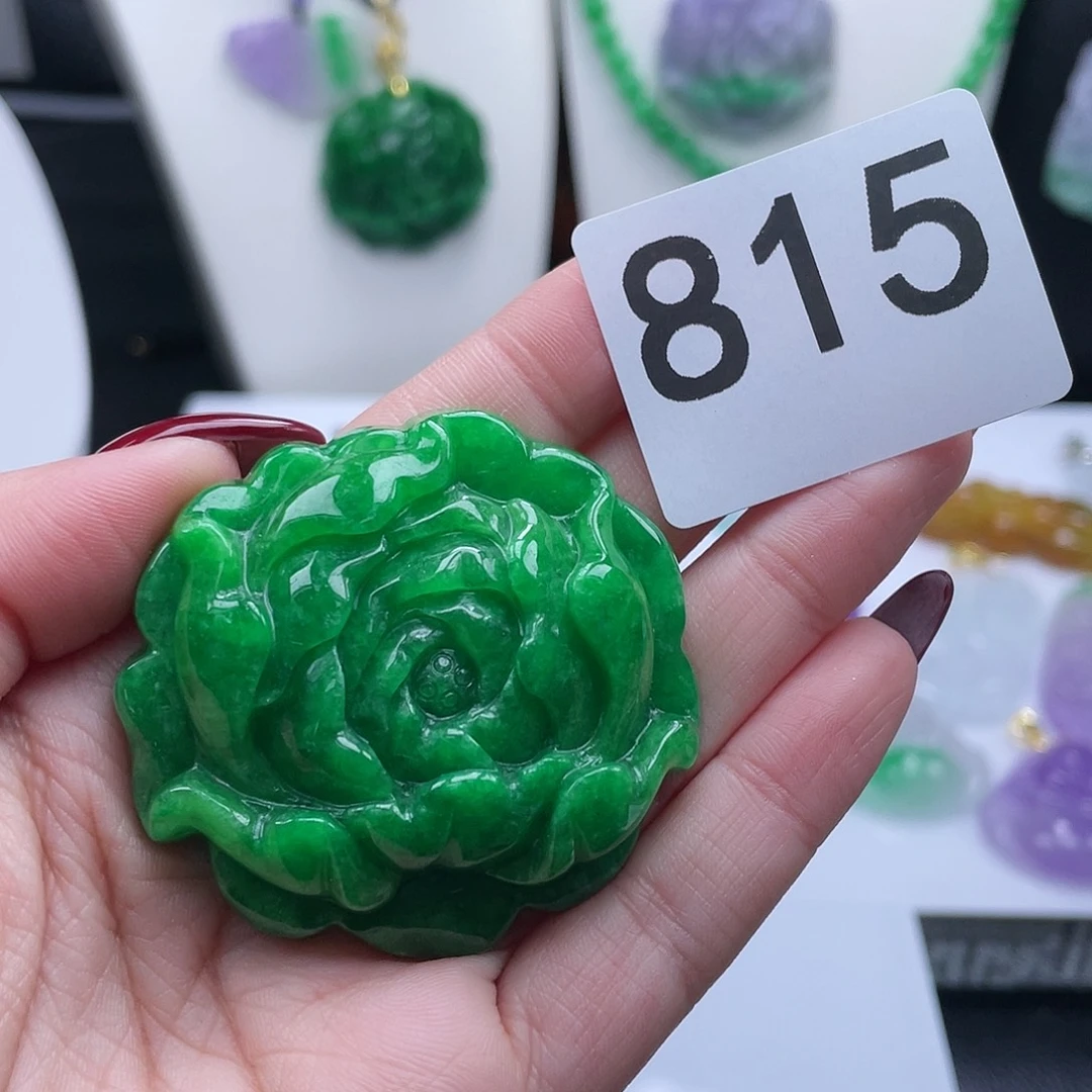 翡翠吊坠(赠链)未镶嵌