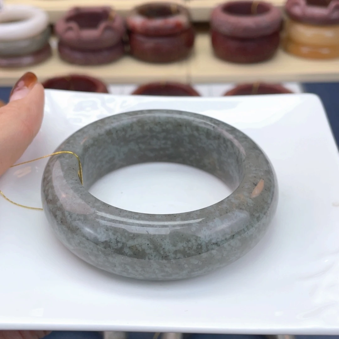 【闪购商品】石英质玉手镯未镶嵌观*